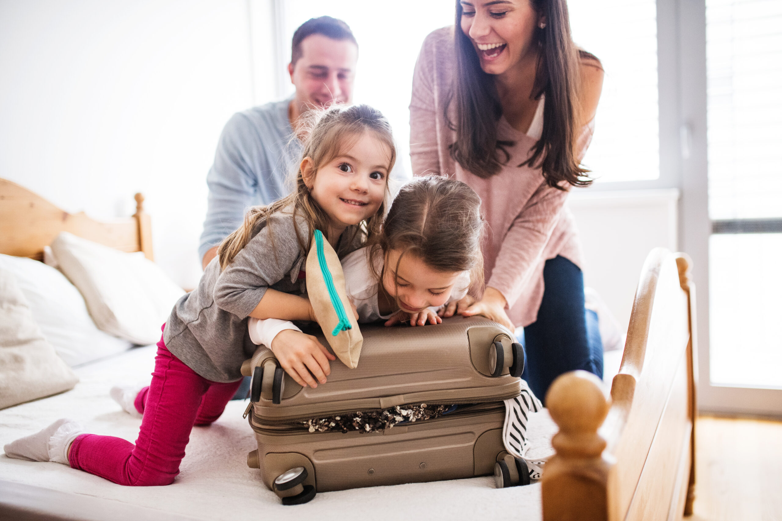 Traveling with kids this summer? Here are some tips for a relaxing and safe trip!